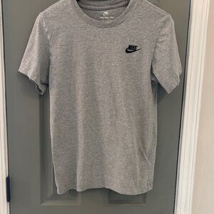Nike Men's Heather Gray Short Sleeve Tee